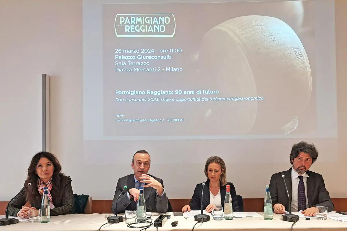Parmigiano Reggiano, nel 2023 record fatturato oltre 3 mld - 
