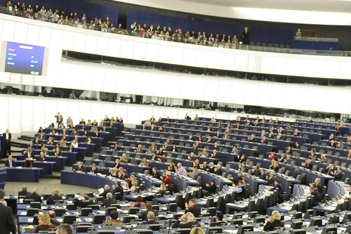 Il Parlamento Europeo approva la legge sull’intelligenza artificiale - 