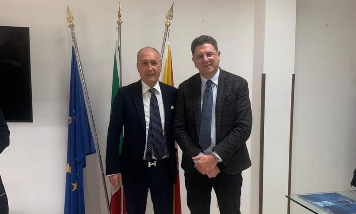 Biundo nominato direttore dell'Unità operativa complessa di medicina, incarico formalizzato - Biundo e il manager Asp Ficarra