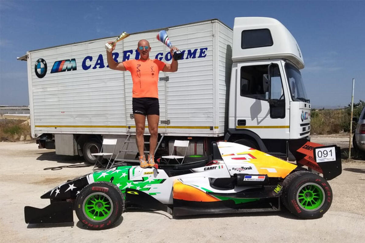 Il Motor Team Nisseno spegne 40 candeline, Gianni Carfì tra i campioni festeggiati - Nella foto in alto: Gianni Carfì esulta dopo l'ultimo successo.