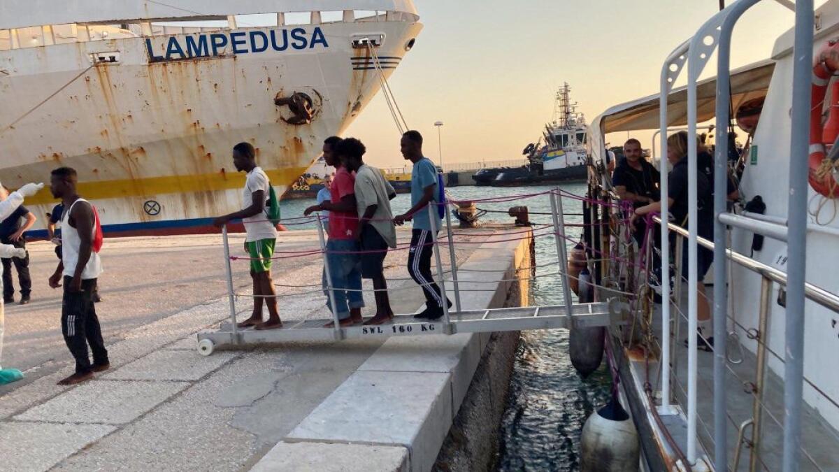 Proseguono gli sbarchi di migranti a Lampedusa - 