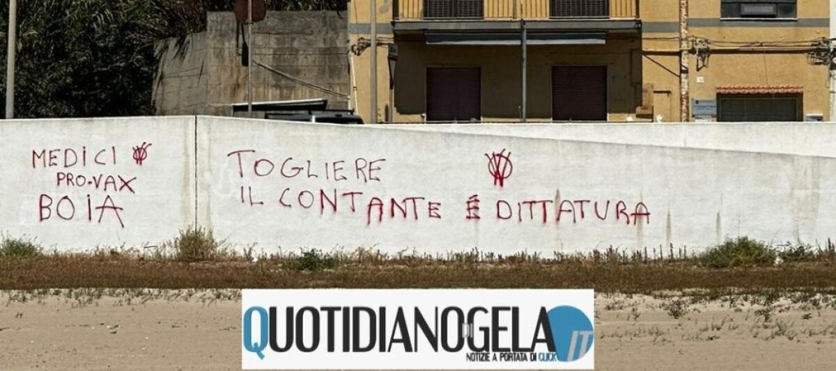 Vandali in azione anche sul lungomare, scritte su uno dei muri: Scerra, "offesa a tutta la città" - 