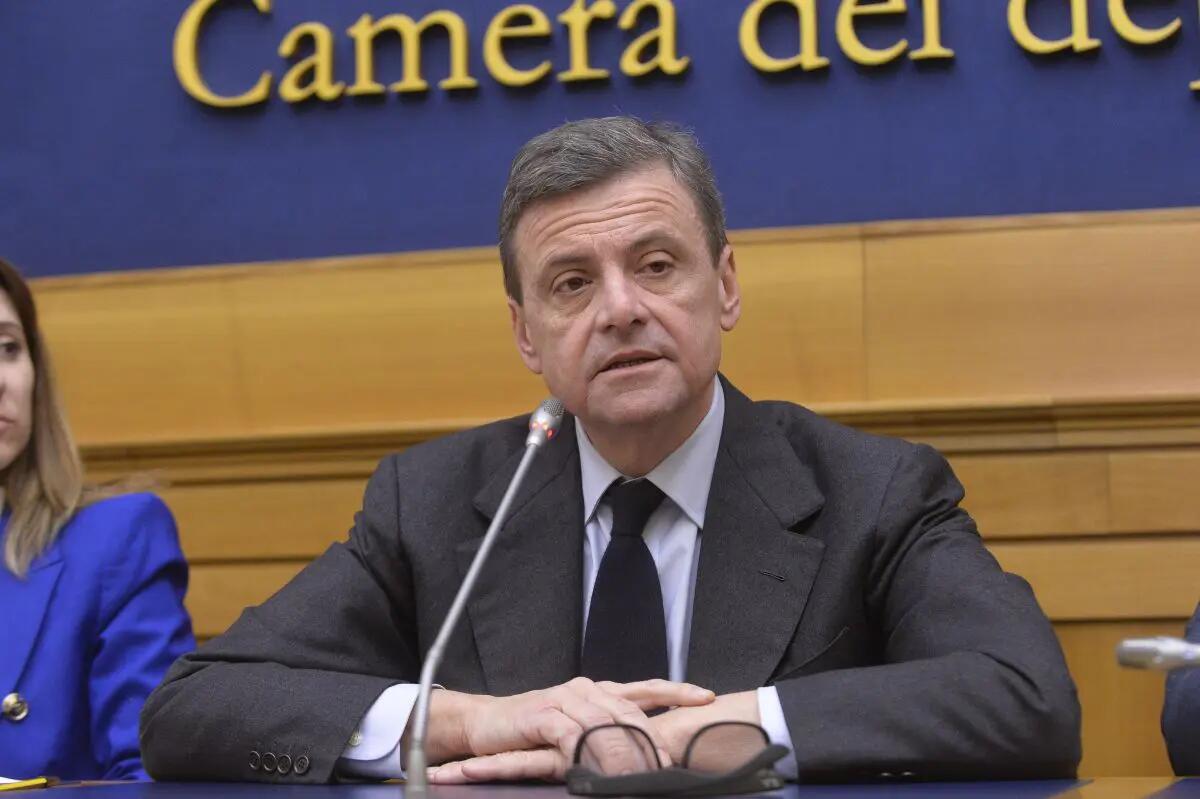 Calenda “Conte sarà il Dracula del Pd, Schlein lo molli” -