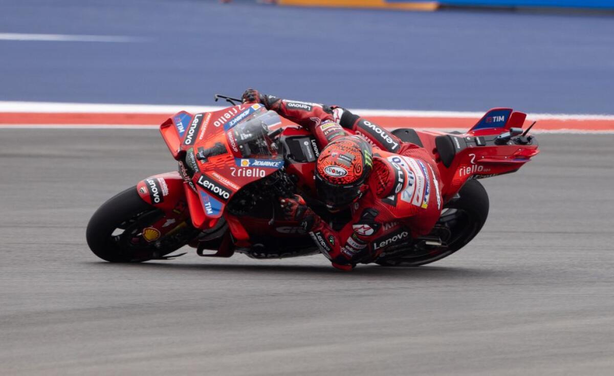 Bagnaia vince in Spagna il duello con Marquez, terzo Bezzecchi - 