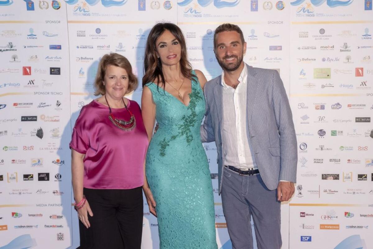 “Il Postino” compie 30 anni, Salina celebra Troisi con Maria Grazia Cucinotta - 