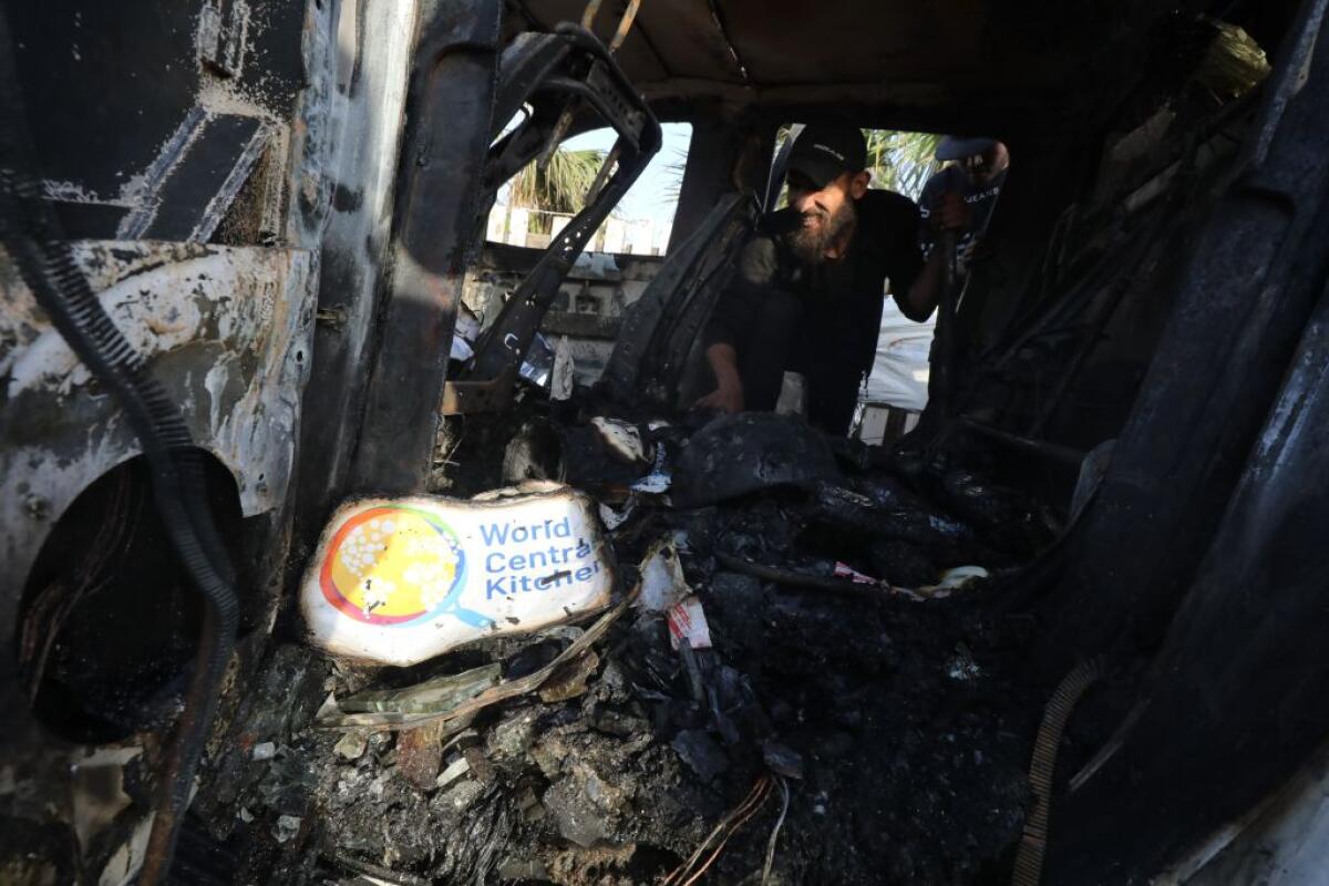 Uccisi 7 operatori umanitari della Ong World Central Kitchen a Gaza -