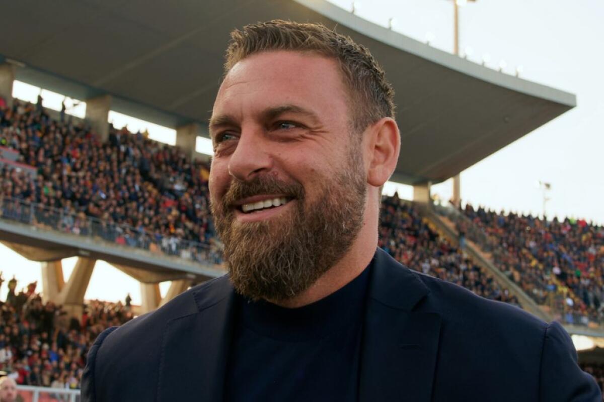 La Roma conferma De Rossi “Resta con noi” -