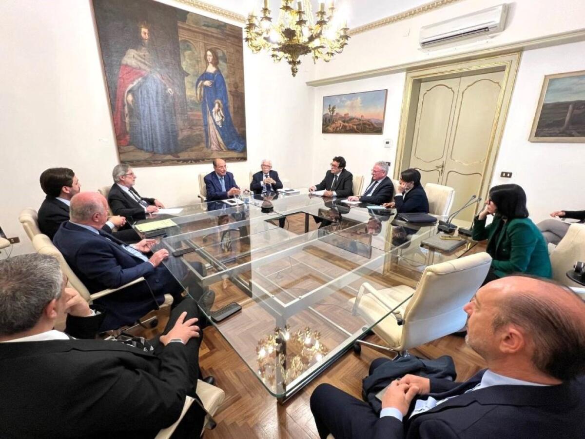 Gestione rifiuti, incontro tra Regione e Anci Sicilia sui costi per i comuni - 