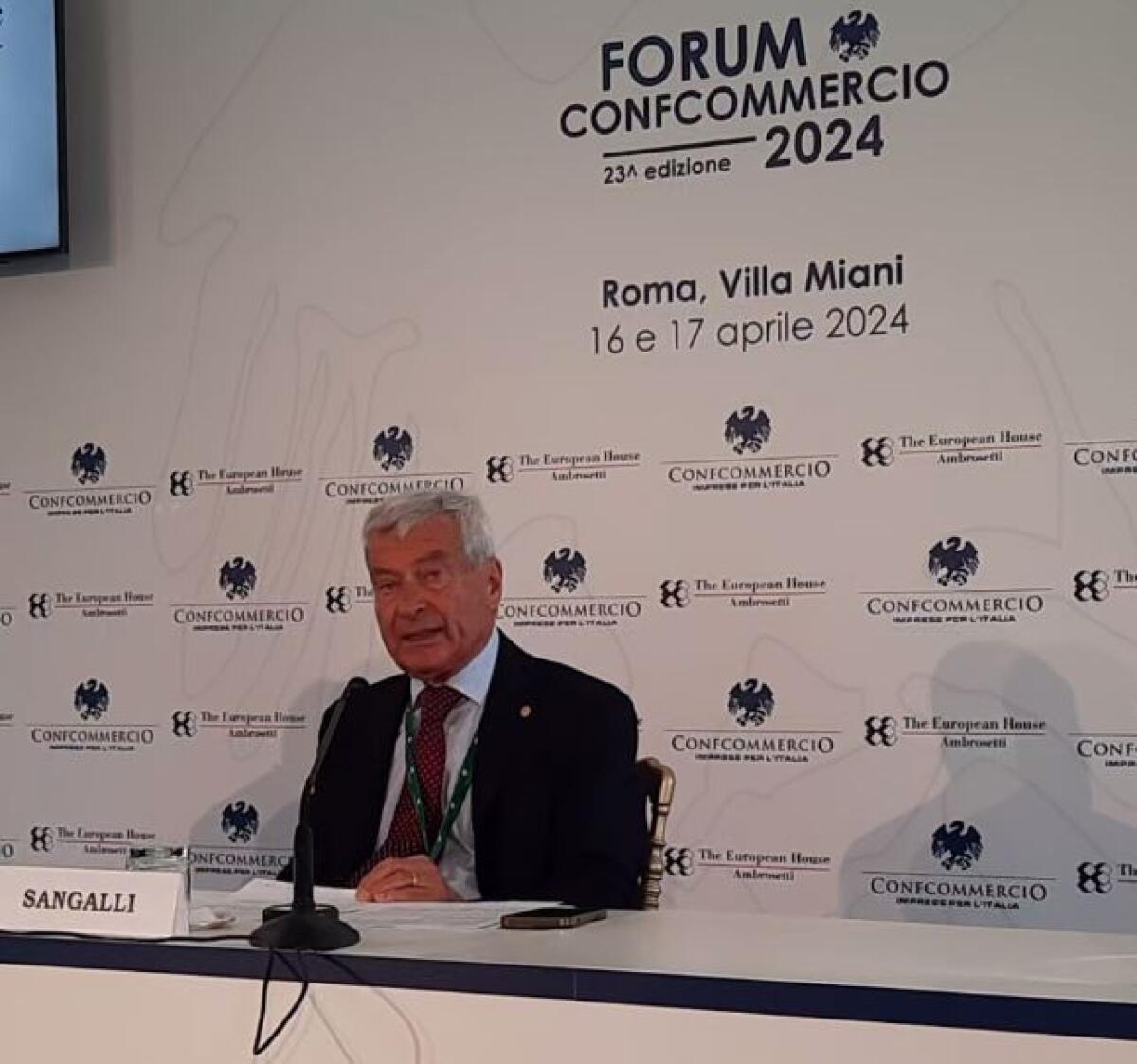 Confcommercio, più forza lavoro e produttività per recuperare il gap - 