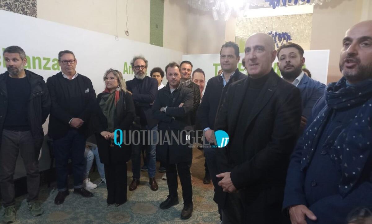 Lista e nominativi trasmessi alla commissione antimafia, Di Stefano: "Ben vengano pratiche di legalità" - Di Stefano e i riferimenti di partiti e movimenti che lo sostengono