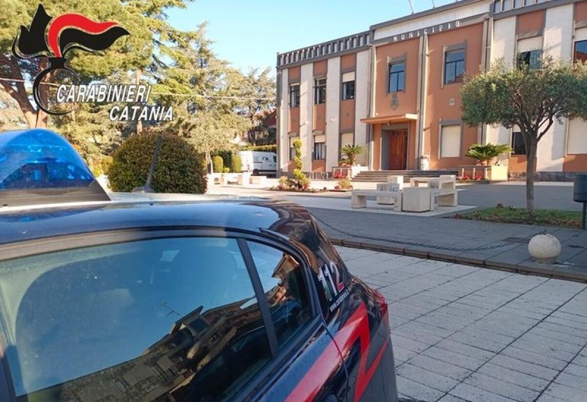 Voto di scambio e corruzione, arrestato il sindaco di Tremestieri Etneo -