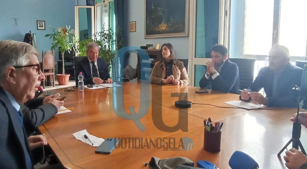 Giunta vara la prosecuzione dei servizi Ghelas, contratto e atti annessi ai revisori e al consiglio -