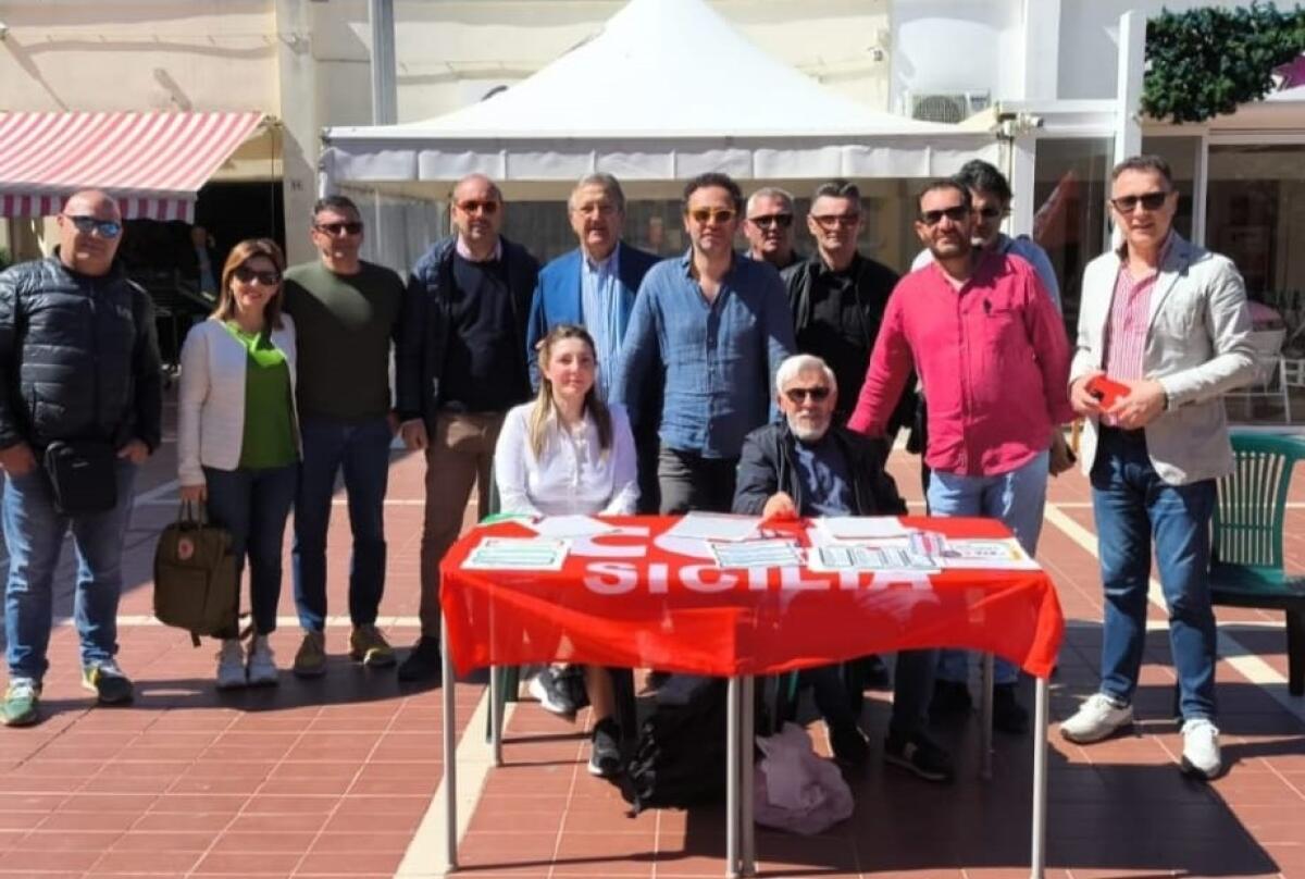 "Per un lavoro sicuro e mai più precario", Cgil per il referendum: raccolta firme in città - I sindacalisti Cgil a Macchitella
