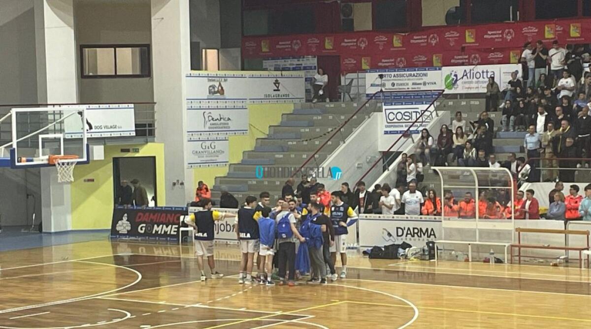Tensione e scontri di gioco, al PalaLivatino invasioni di campo: sospesa Melfa's-Academy Catanzaro -