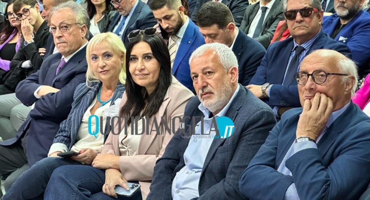 "Falcone in città dai suoi amici, FI era dalla Cosentino", Gnoffo: "Sarò nella lista del partito" - Cosentino e la forzista Nadia Gnoffo alla presentazione della candidatura di Tesauro