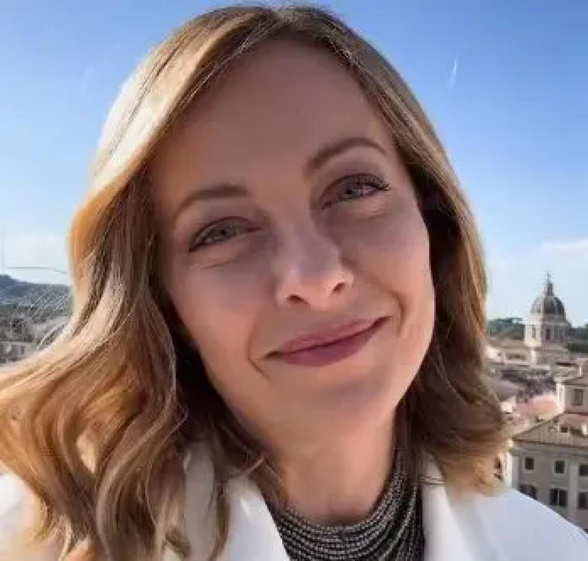 Meloni “Buona festa a tutte le mamme, sono insostituibili” - 