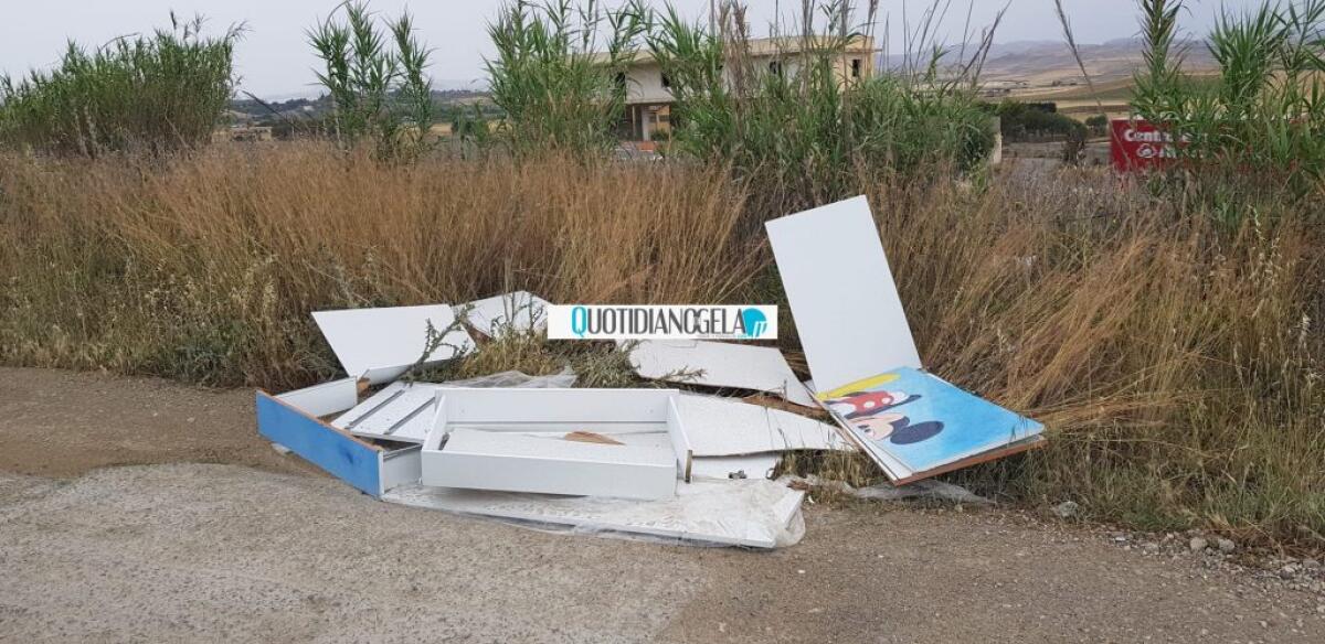 Montelungo, mobilia e rifiuti speciali: altre discariche, "abbiamo segnalato più volte" - I resti accatastati a Montelungo