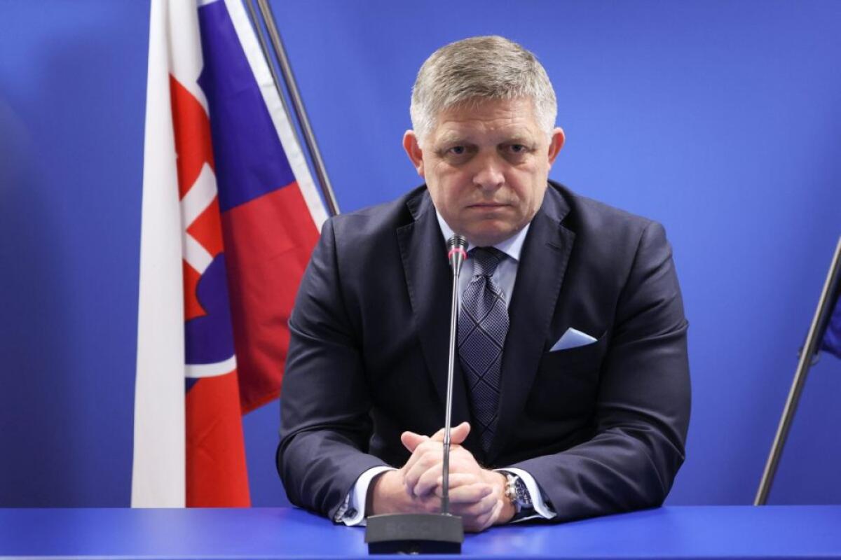 Attentato al premier slovacco Robert Fico, è in pericolo di vita -