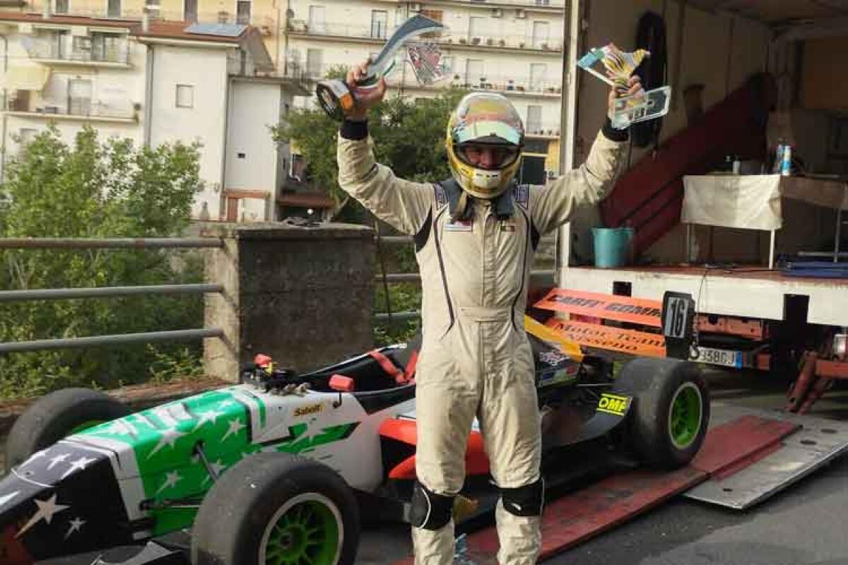 Civm, Gianni Carfì show alla 28^ Luzzi-Sambucina: vince tra le Tm-ss e chiude decimo - Nella foto grande: Gianni Carfì esulta per la vittoria di classe alla 28^ Luzzi Sambucina. 