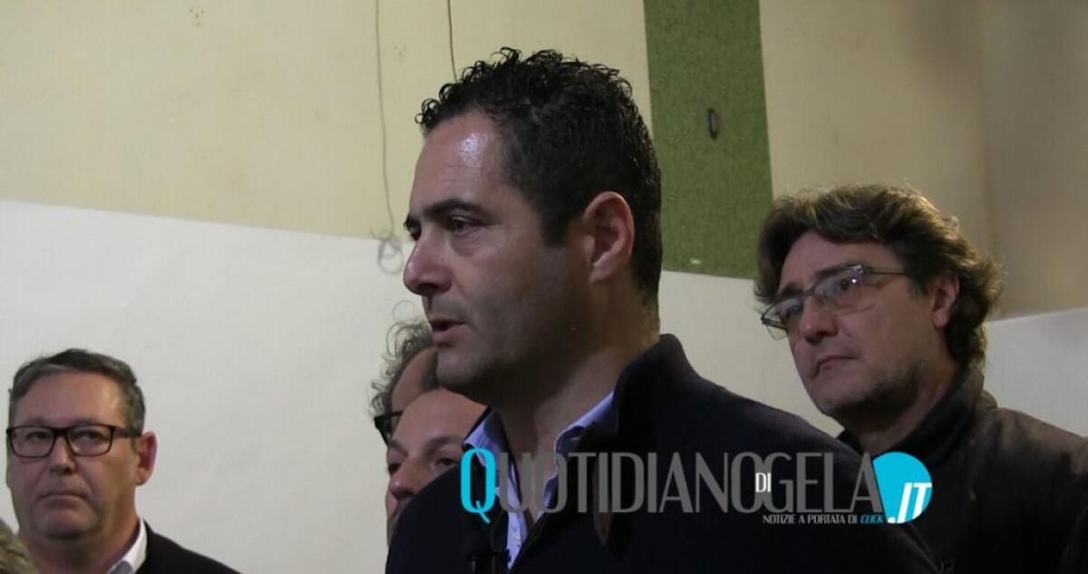 Vertice serale Di Stefano-alleati: attesa per l'ufficialità della rosa degli assessori - Di Stefano insieme a dirigenti e consiglieri di "Una Buona Idea"