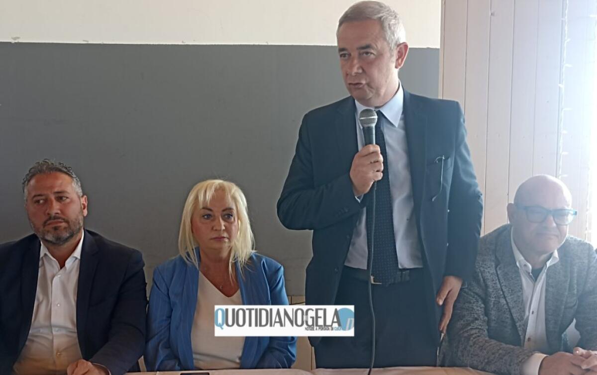"Con Cosentino nessuna sconfitta della politica", Mancuso: "Fuoriusciti? È un loro problema" - Cosentino con i forzisti Mancuso e Pepe e insieme al parlamentare meloniano Scuvera