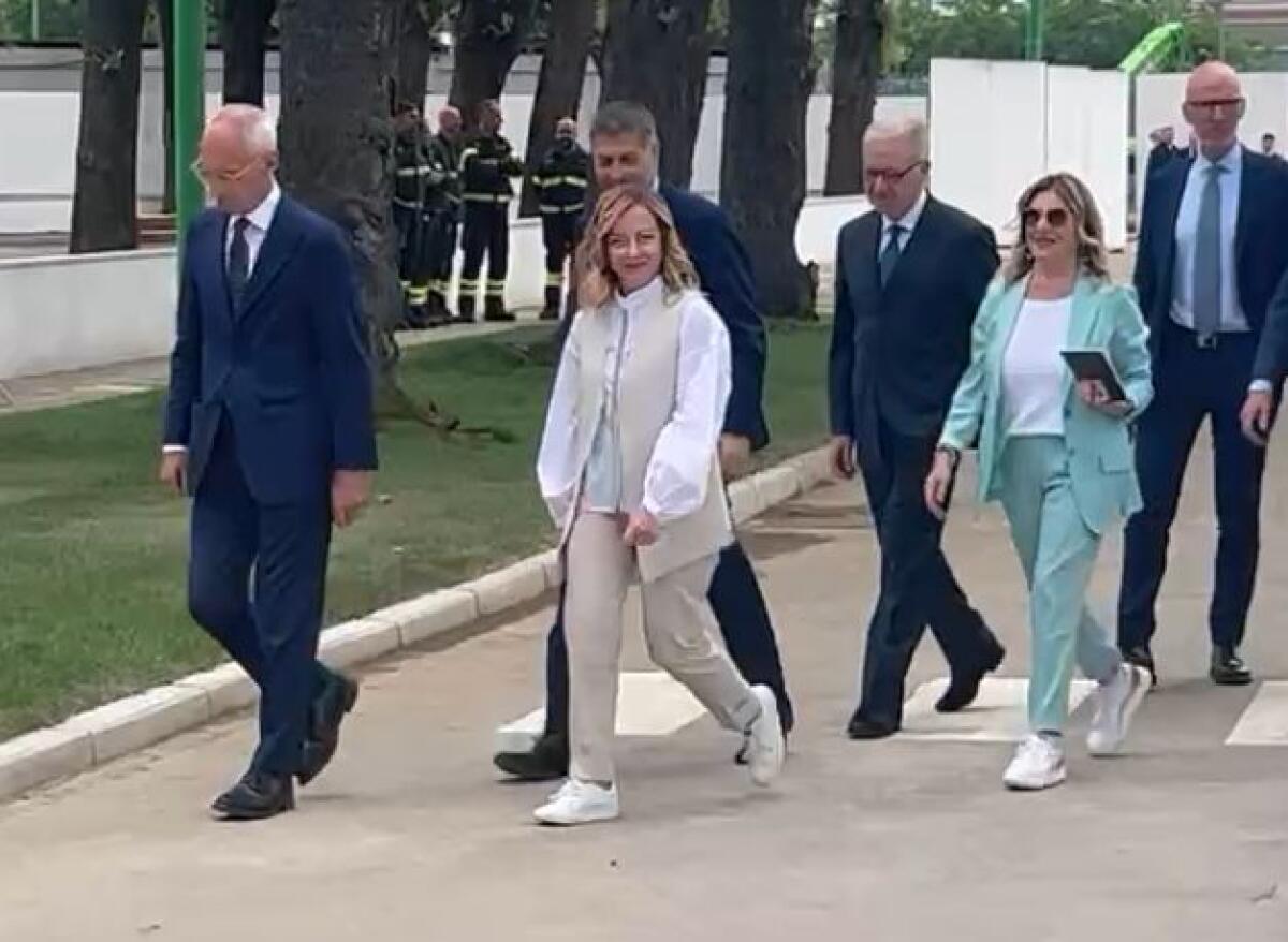 Meloni a Caivano per la riapertura del centro sportivo ex Delphinia - 