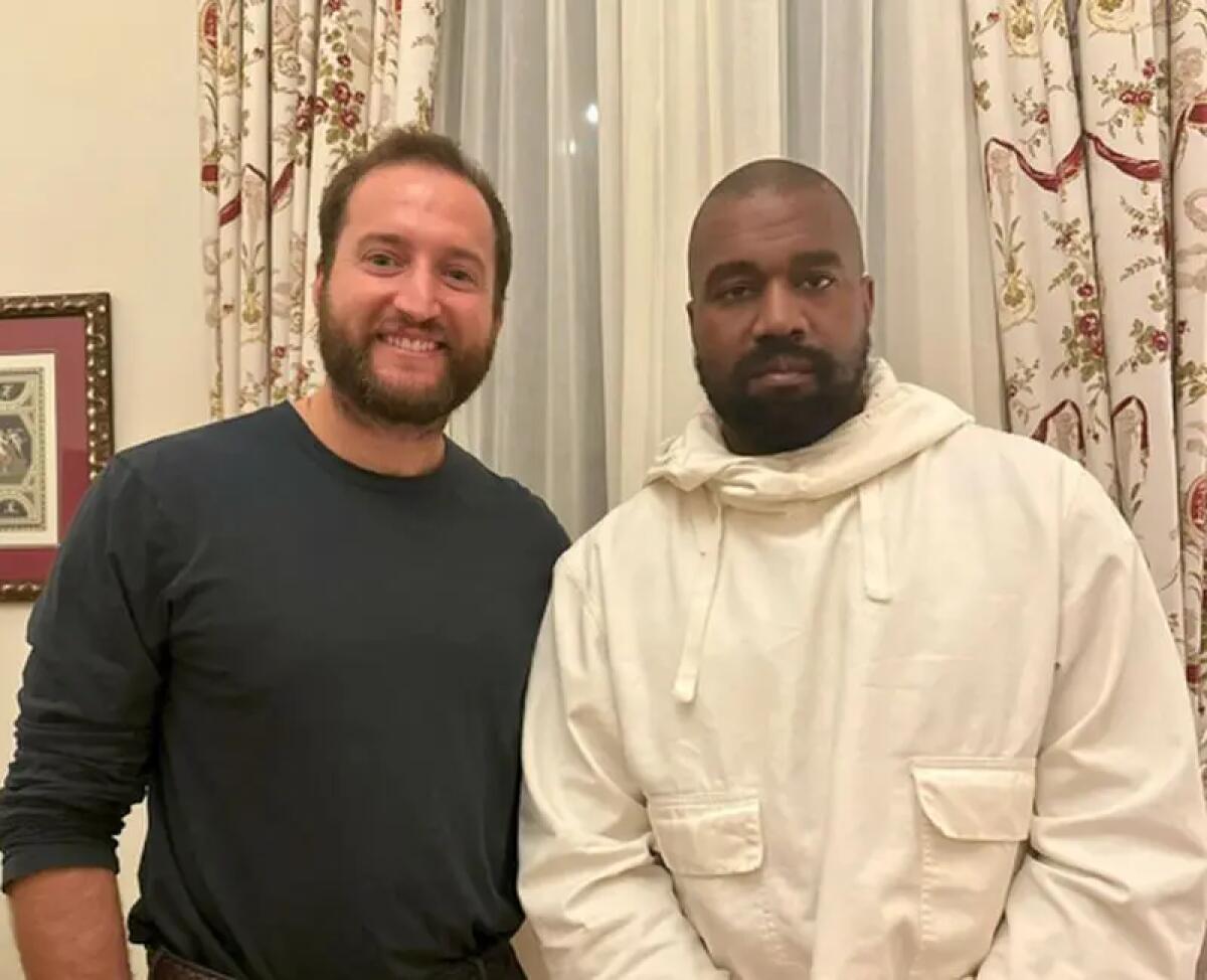 Kanye West “cambia” il sorriso, la firma è italiana - 