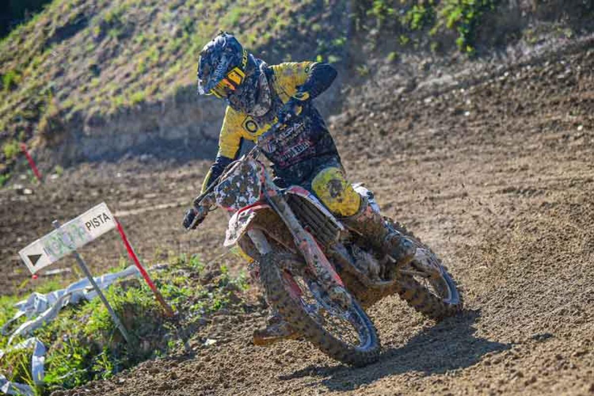 Campionato italiano motocross, esordio difficile per Samuele Zappietro a Fermo - Nella foto grande: Samuele Zappietro in azione a Fermo. 