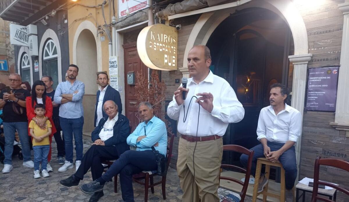 "Siamo cittadini normali", Franzone e i candidati: "Distanti dalla politica che ha distrutto" - Filippo Franzone