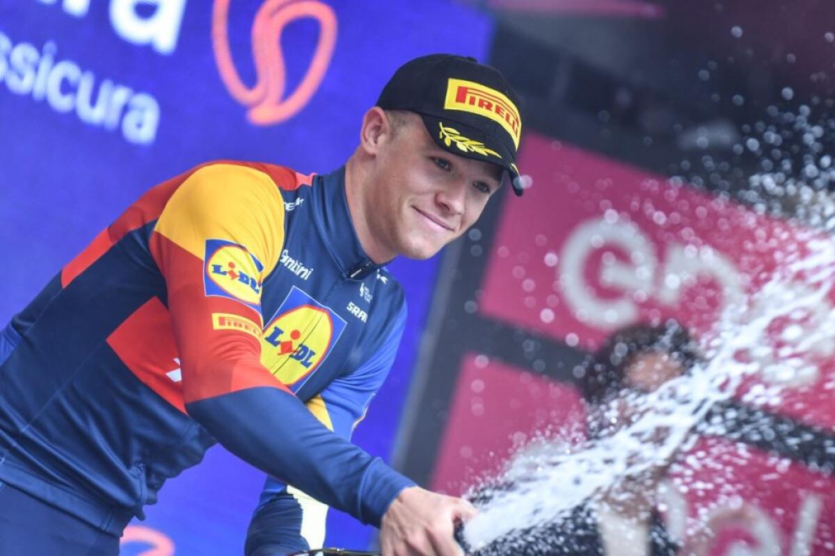 Doppietta di Milan al Giro, Pogacar resta maglia rosa - 