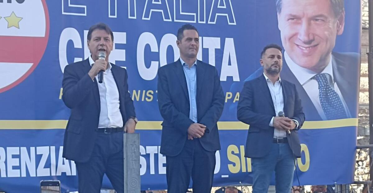 "Terenziano è una persona perbene", Conte sul palco: "Da noi un voto libero e non clientelare" -