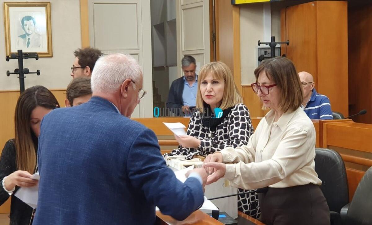 Sorteggiato l'ordine di coalizioni e simboli sulle schede: apre Donegani e conclude Scerra - 