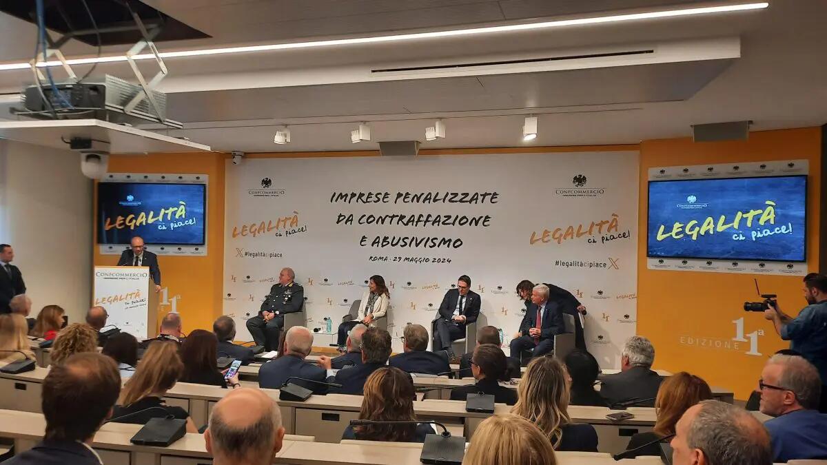 Confcommercio, nel 2023 l’illegalità è costata 38,6 miliardi -