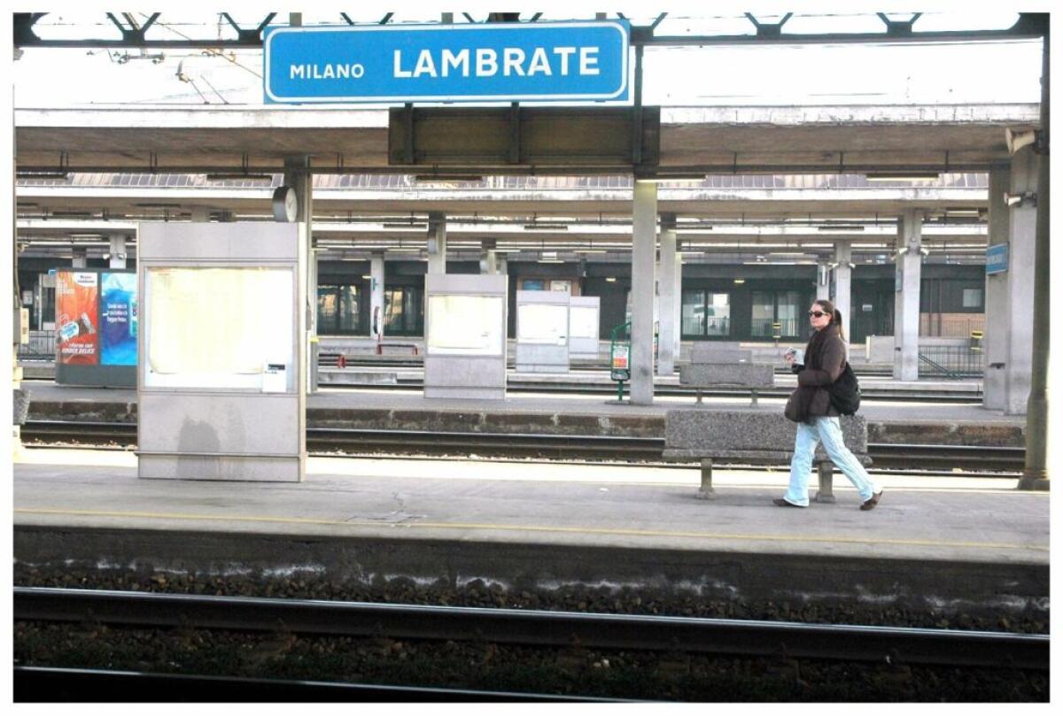 Poliziotto accoltellato alla stazione di Milano Lambrate, è grave - 