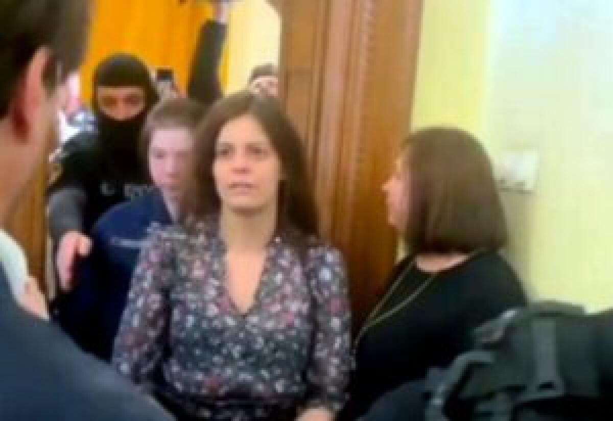 Ilaria Salis ha lasciato il carcere per i domiciliari - 