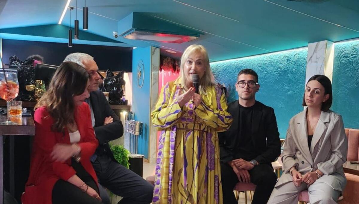 "Post office politico", Perna e Di Francesco con i giovani: "Abbattiamo le distanze" - 