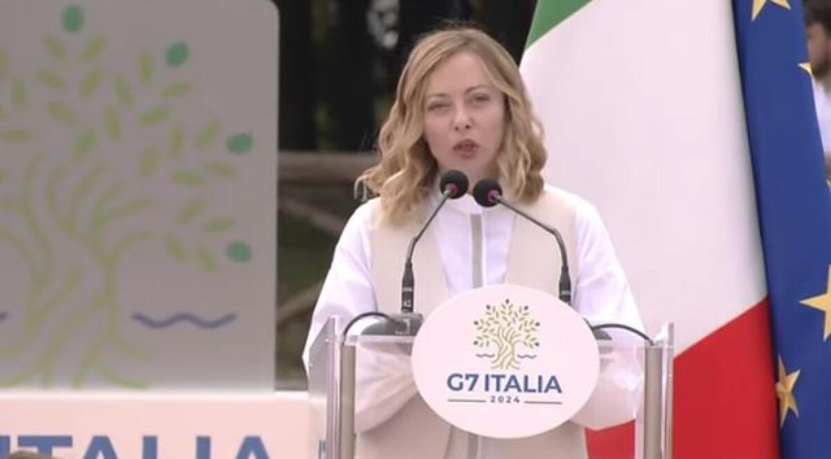 Meloni inaugura centro sportivo a Caivano “Lo Stato non permette zone franche” - 