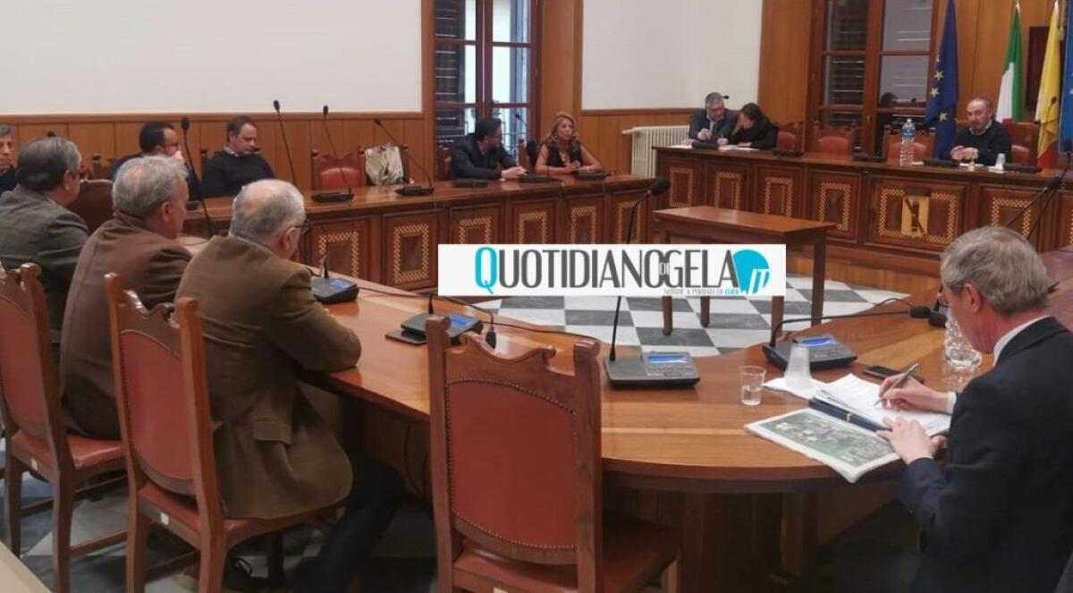 Rifiuti, assemblea Srr per il cda e per il bilancio: sarà l'esordio di Di Stefano - Una riunione dell'assemblea della Srr4