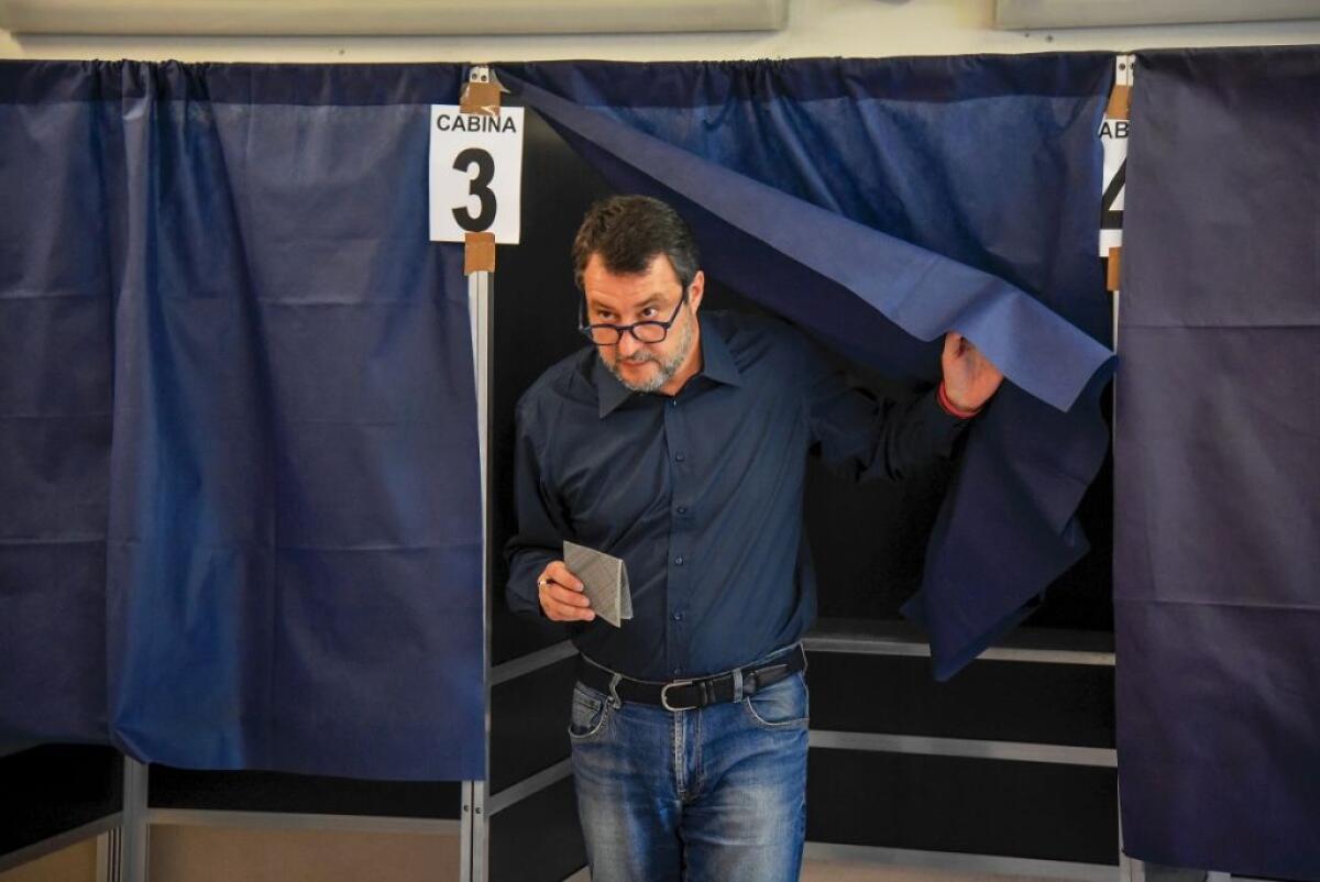 Salvini “Lega viva e vivace. Bossi vota un altro partito? Stranezze” - 