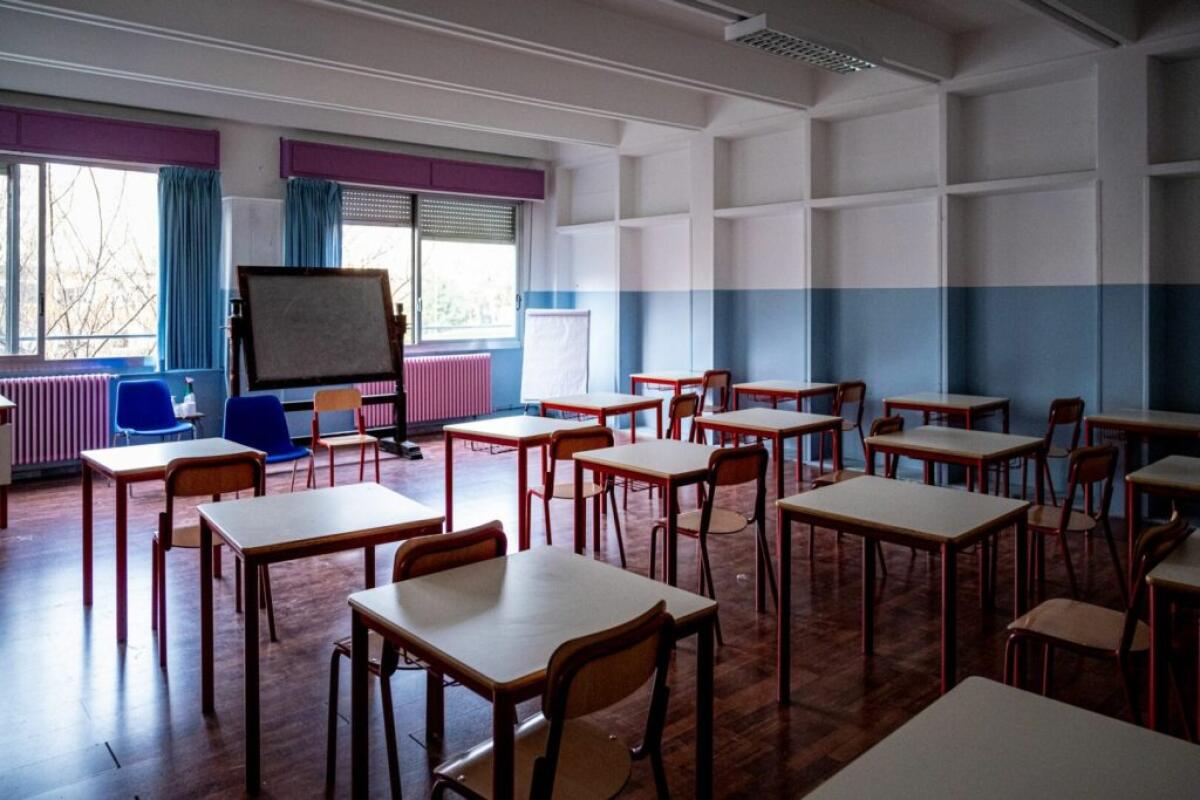 Non mandano i figli a scuola, a Pozzuoli denunciati 106 genitori - 