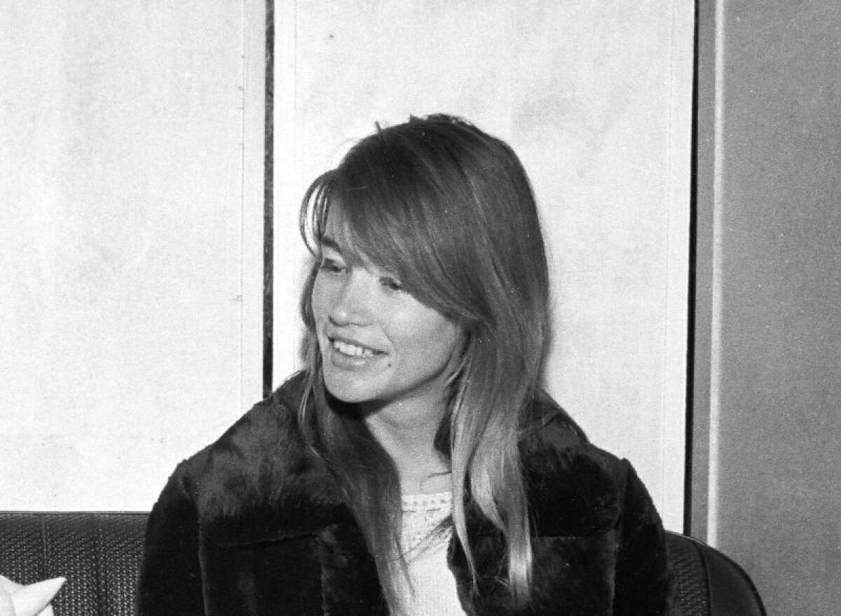 Morta la cantante francese Françoise Hardy, icona degli anni Sessanta - 