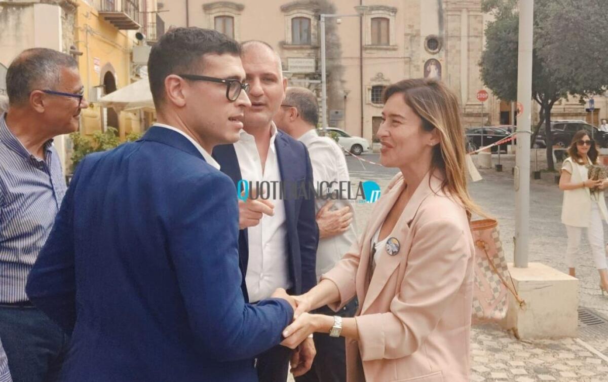 I "vergogna" dei renziani alzano i toni: Cosentino sul palco di Iv, "basta show, serve la serietà" - Boschi con Perna, Ventura e Giudice