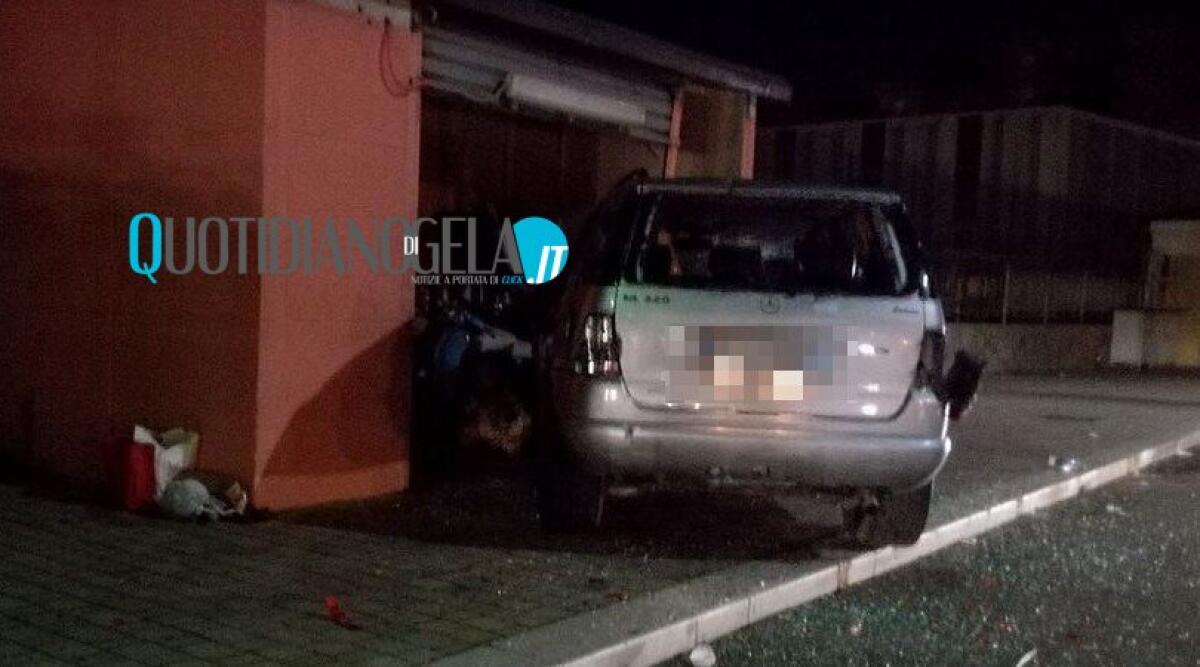 Auto contro una baracca di frutta e verdura, assoluzioni al termine del giudizio - 