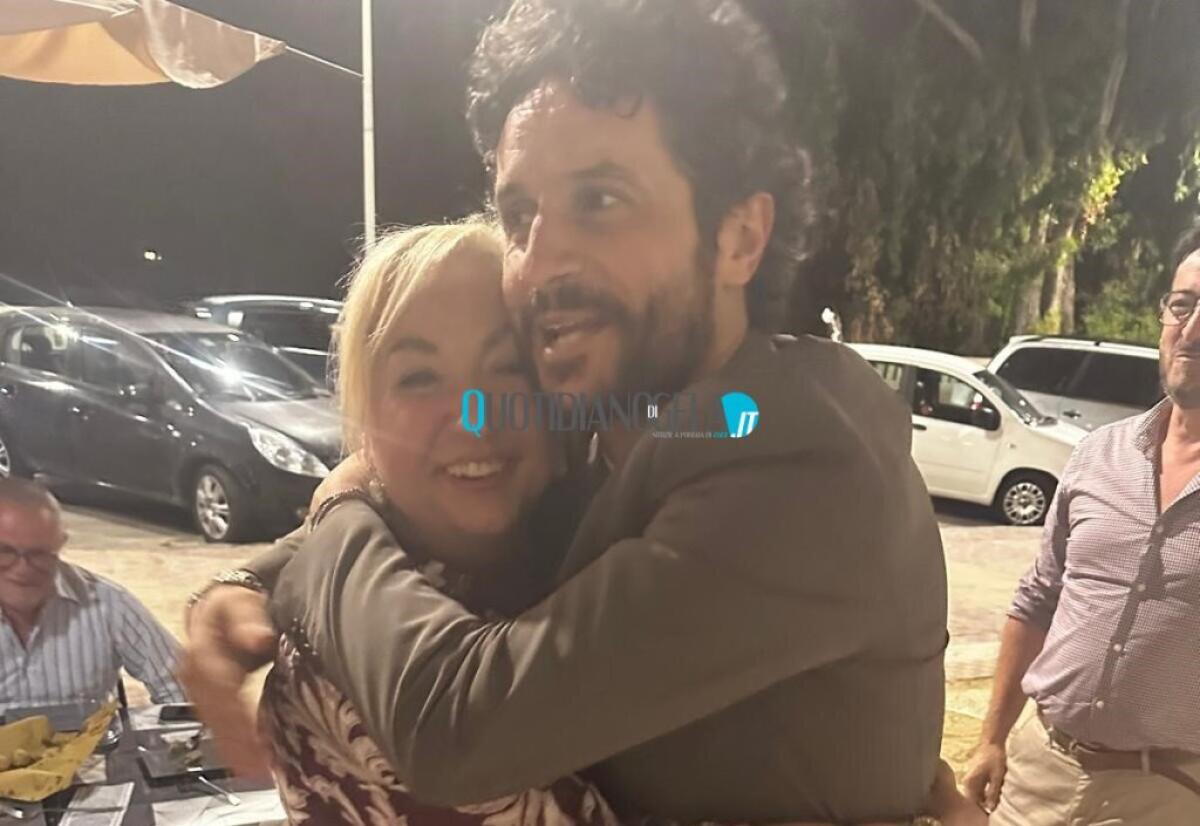 La pax tra candidati a sindaco, gli abbracci di Scerra: tensione stemperata con Cosentino - Cosentino e Scerra