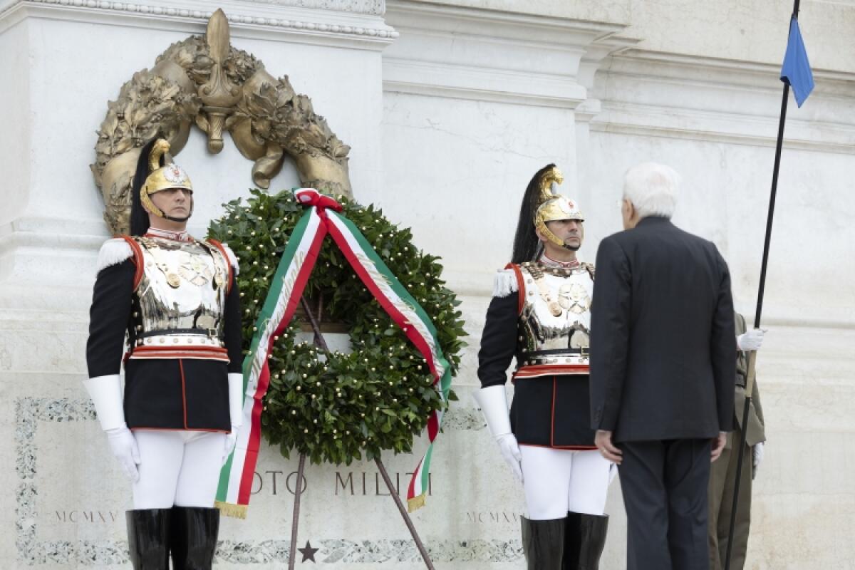 Mattarella depone corona d’alloro all’Altare della Patria - 