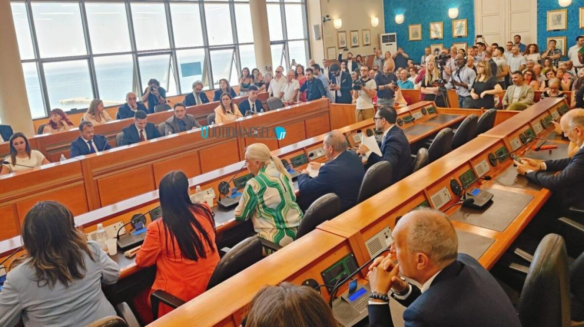 Pef servizio rifiuti, consiglio convocato d'urgenza: in aula già domani -