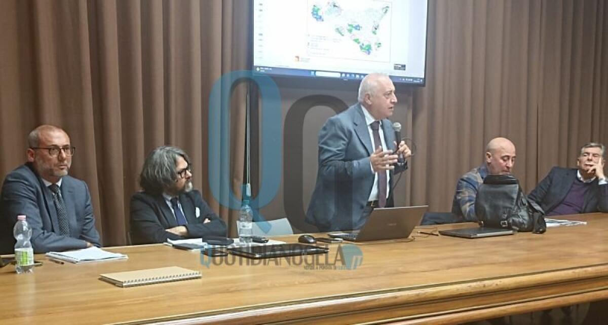 Settore ambiente, mancano dirigenti in municipio: nuovo incarico a Collura - Collura durante un intervento pubblico in un incontro sulle linee di finanziamento