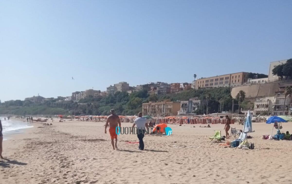Mezzi improvvisati ritrovati in spiaggia, confiscati e destinati alla distruzione -