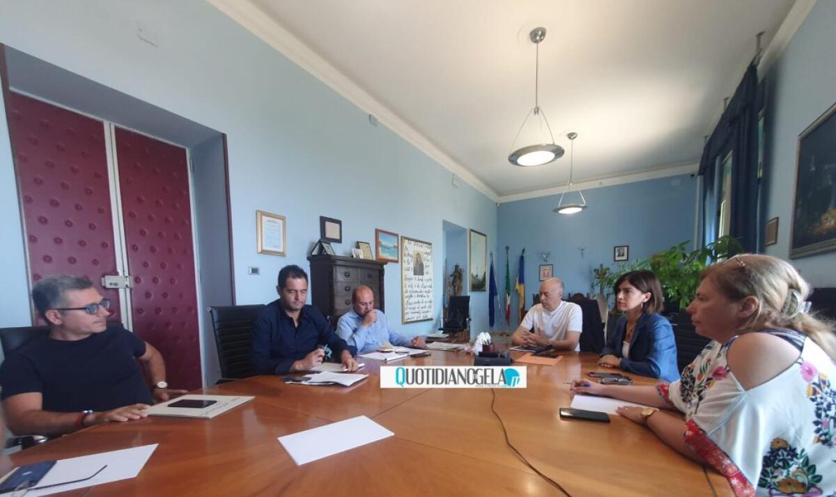 "Chiesto incontro alla Regione per l'area di crisi", vertice in Comune: "Cantieri tangenziale dal 2025" - Un incontro tra la giunta e il senatore Lorefice sempre sul tema dei progetti