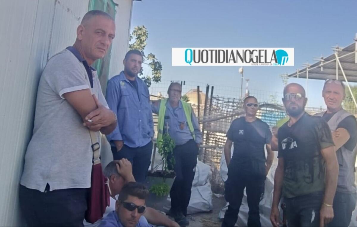 Ancora fermi operai Tcd: "Aspettiamo risposte dall'azienda, Cacici non ha bloccato nessuno" - I lavoratori della Tcd